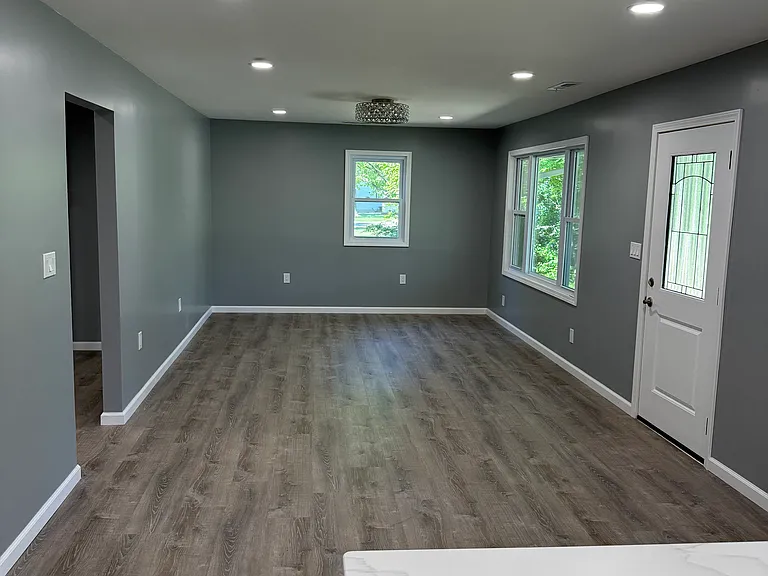 400 S Streeter Ave — Photo 15