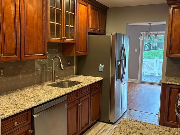 3rd image of 234 Hampshire Dr