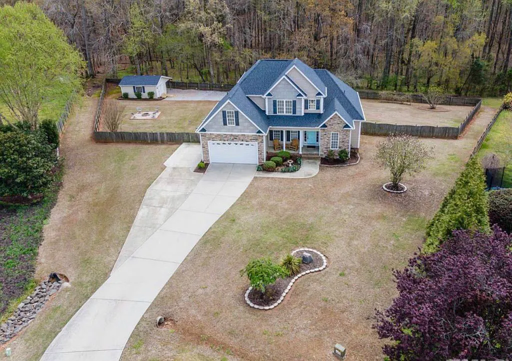 3 bed, 2.5 bath, 2112 sqft, $2,600 — Photo 1