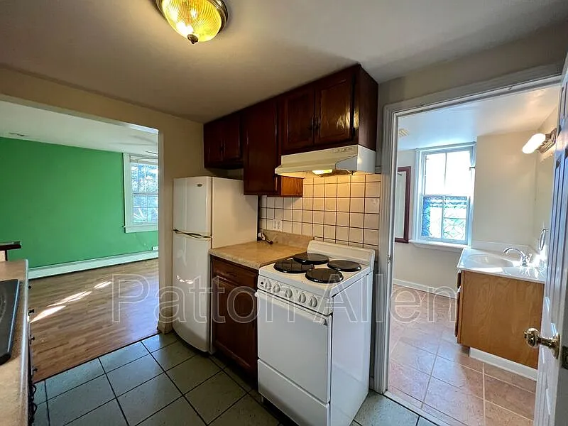 Building Photo - 130 Edwin Pl #5