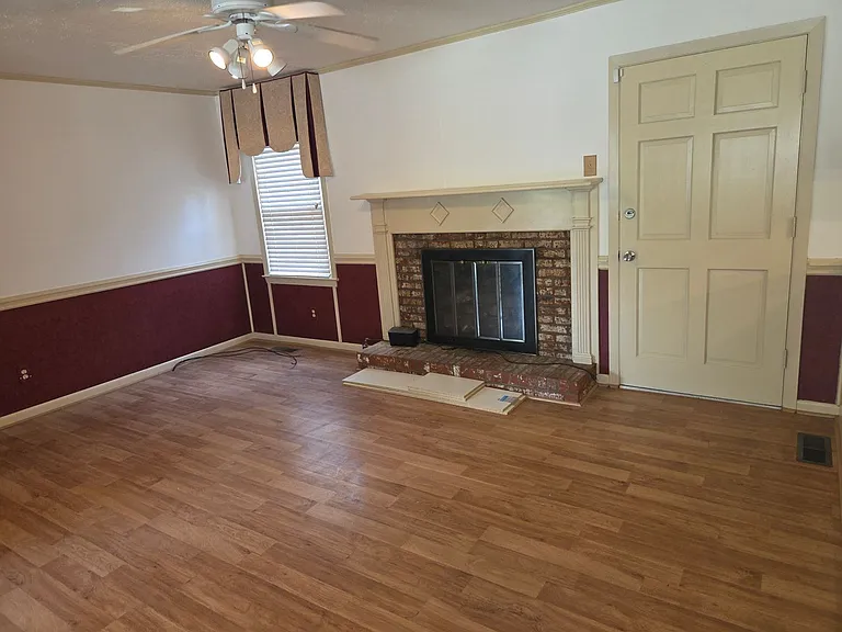 1503 Palmer Dr — Photo 2