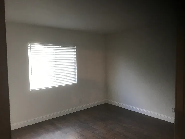 105 Lombardy Ln — Photo 5
