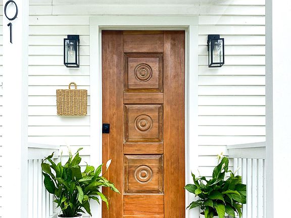 2nd image of 1001 Live Oak Street