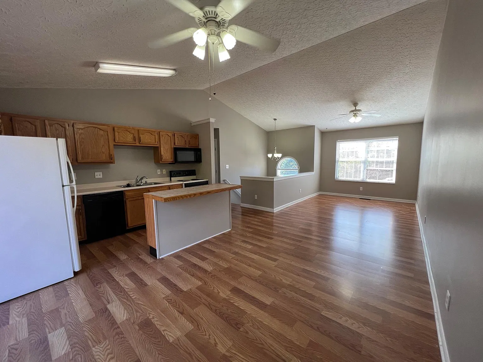 4 bed, 1466 sqft, $2,000 — Photo 3
