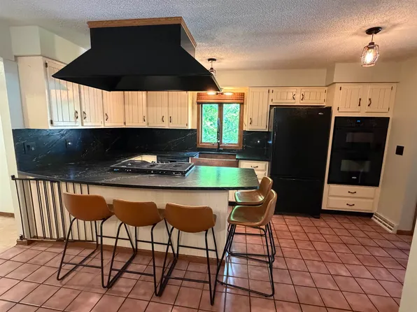 308 Spring St, Highland, WI 53543
