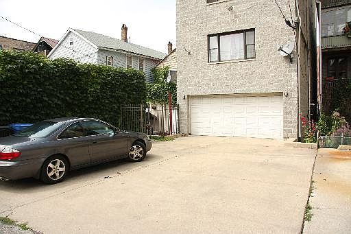 2nd image of 1529 W Haddon St #1A