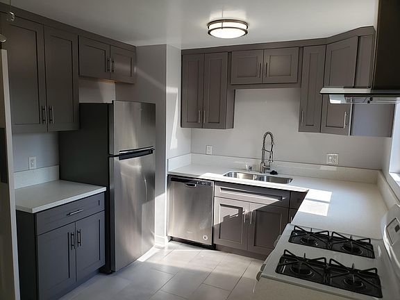 3rd image of 11339 Blix St #11339