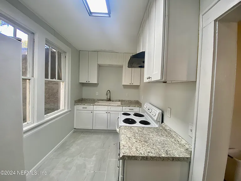 1653 Euclid St #1 — Photo 5