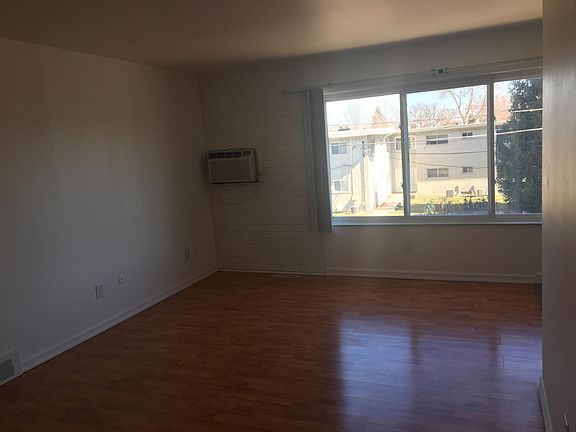 3rd image of 4850 Briarwood Ave APT 7