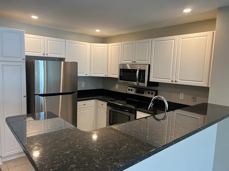 10 Seaport Dr #2101 — Photo 1