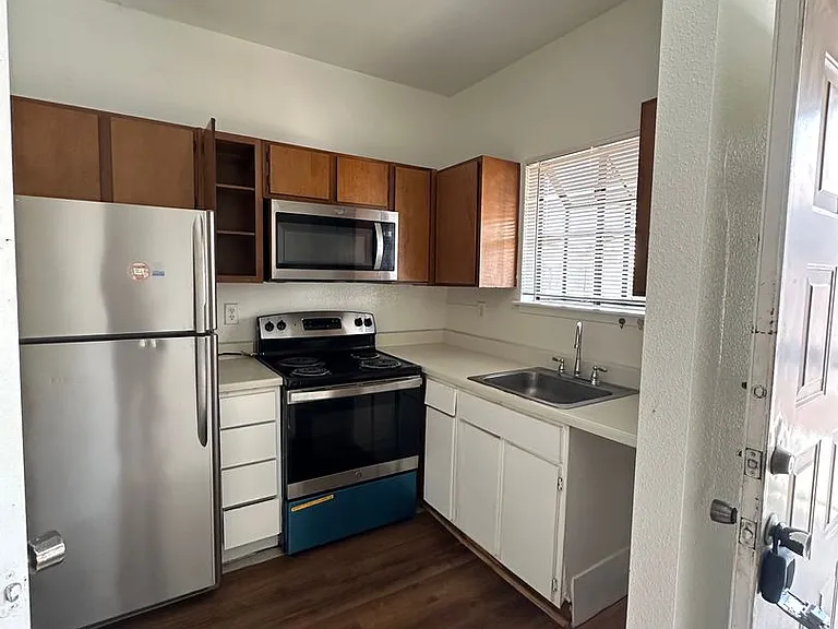 7901 Cambridge St — Photo 25