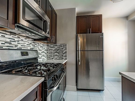 3rd image of 10440 Queens Blvd APT 18U