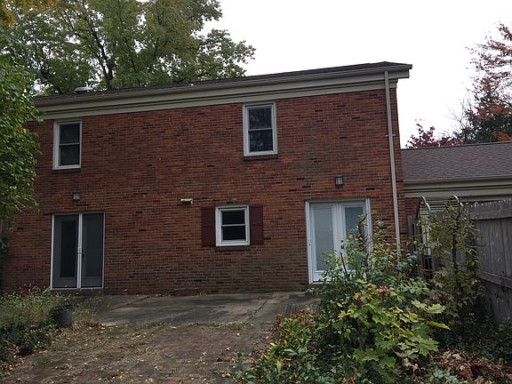 5th image of 11 Glen Cove Dr