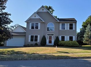 3 Village Cir, Mendham, NJ 07945