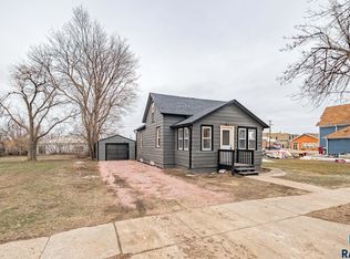 209 S Poplar St, Lennox, SD 57039