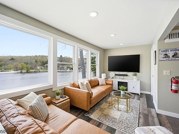 4th image of 51 Goldfinch Ln