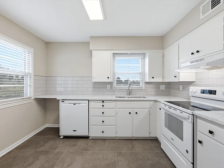 734 S 50th St #3 — Photo 3