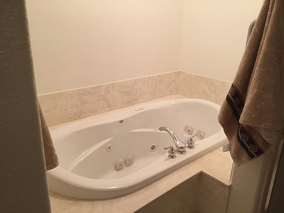 3rd image of 2039 E Maplewood St