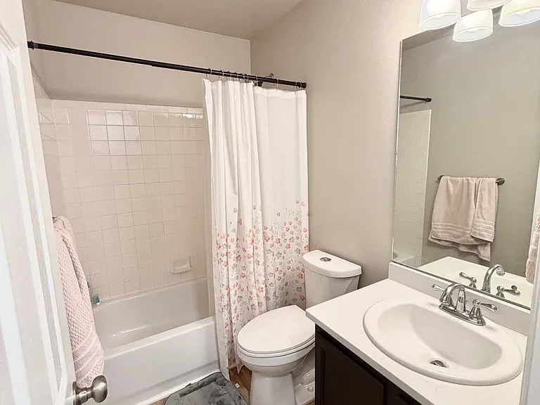 Second floor full bathroom
