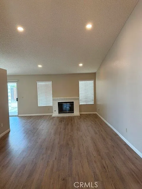 3 bed, 1408 sqft, $2,700 — Photo 2