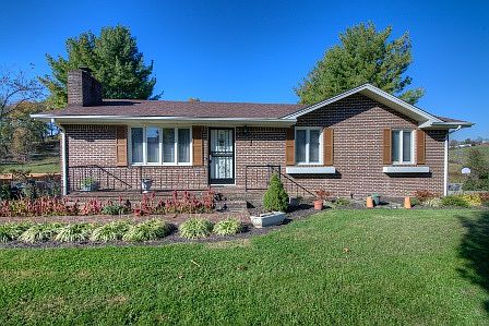 1st image of 1055 Canterbury Ln
