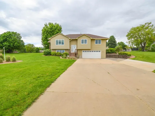 26115 S Cardinal Dr, Sioux Falls, SD 57107