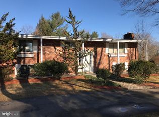 863 Constellation Dr, Great Falls, VA 22066