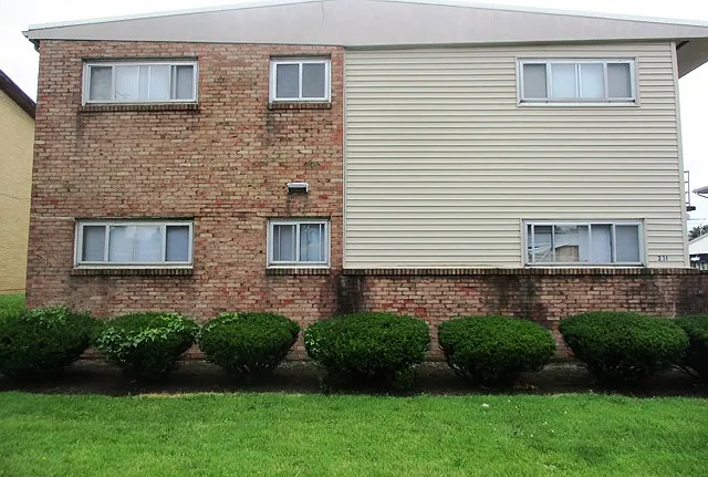 227 Robinhood Ln