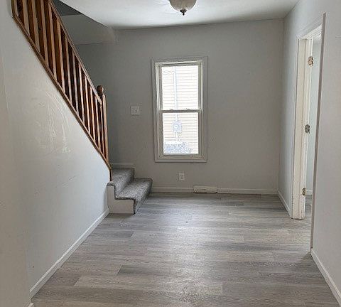 4th image of 664 Crown Ave
