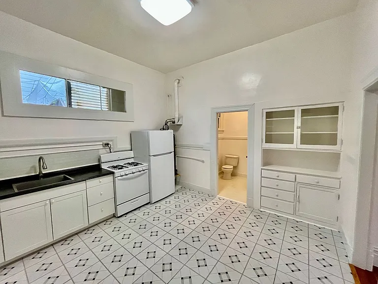 2101-2103 Golden Gate Ave #851-855 — Photo 3