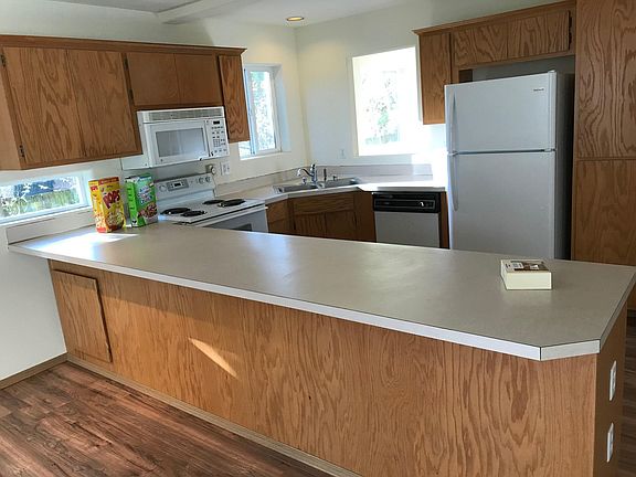 Great Kitchen counter for family and cooking!