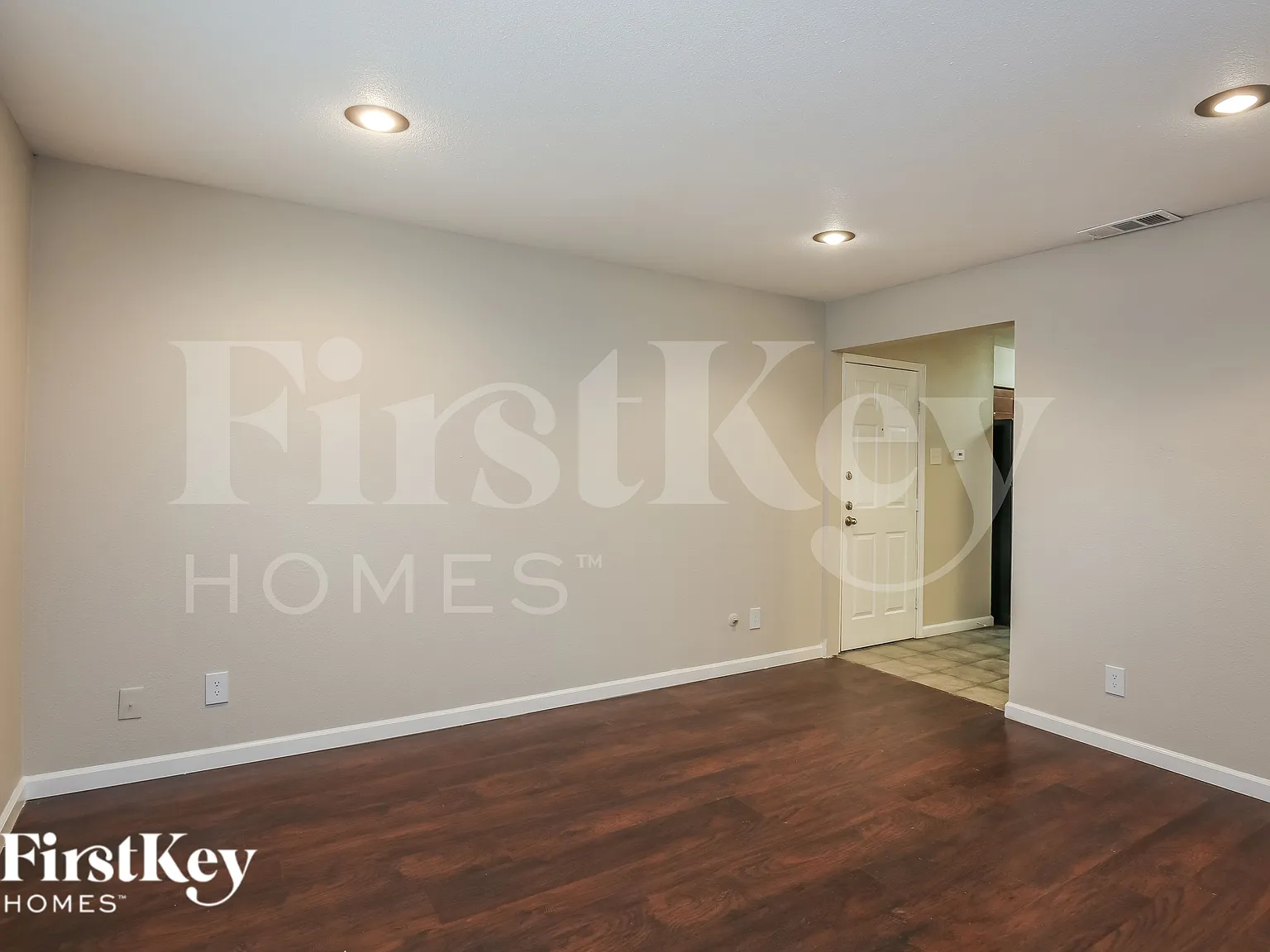 3 bed, 2.0 bath, 1274 sqft, $1,765 — Photo 2