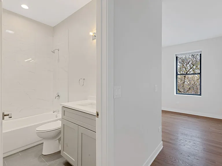 5049 N Troy St #3 — Photo 4