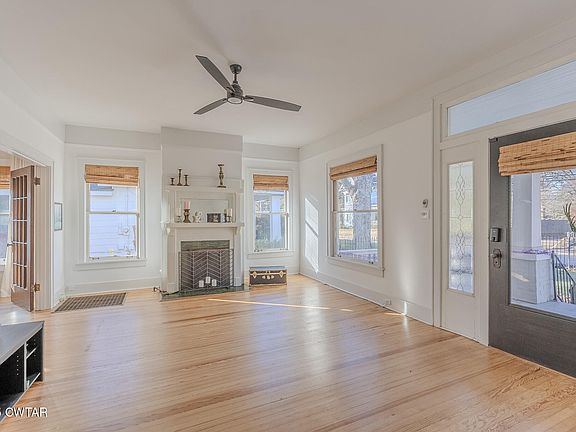 2nd image of 304 E College St