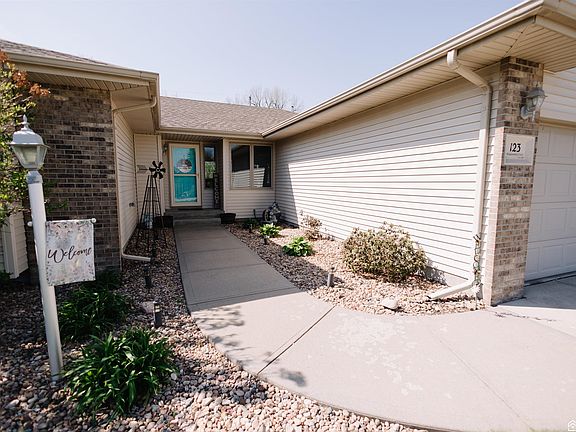 3rd image of 123 Meadowlark Cir