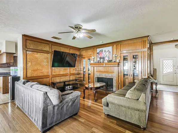 8006 N Circle Dr, Houston, TX 77071