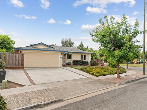 3rd image of 2626 Gassmann Dr
