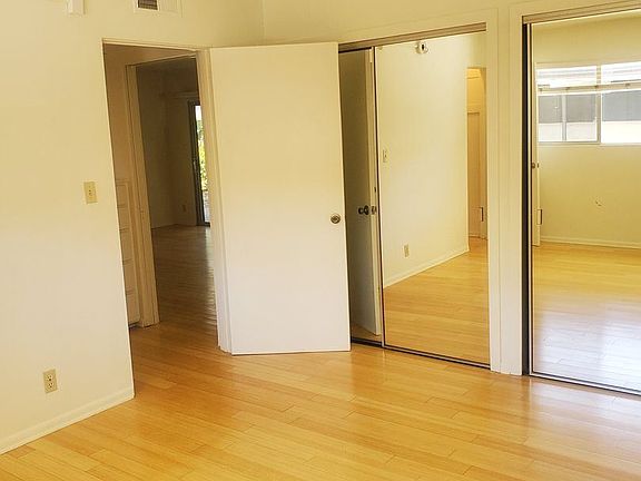 5th image of 12206 Magnolia Blvd #5