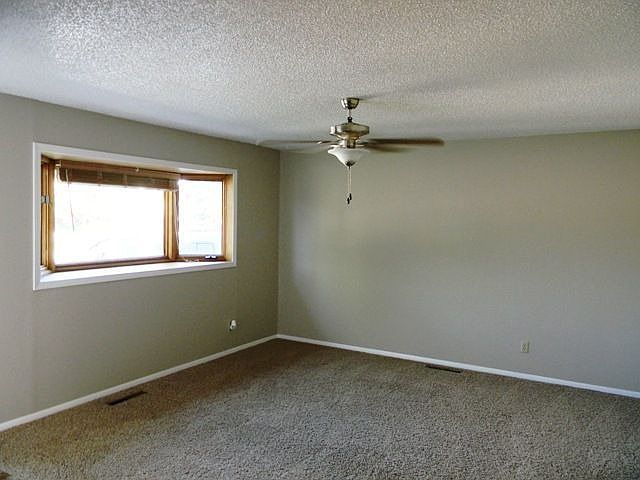 2nd image of 825 Yvonne Dr
