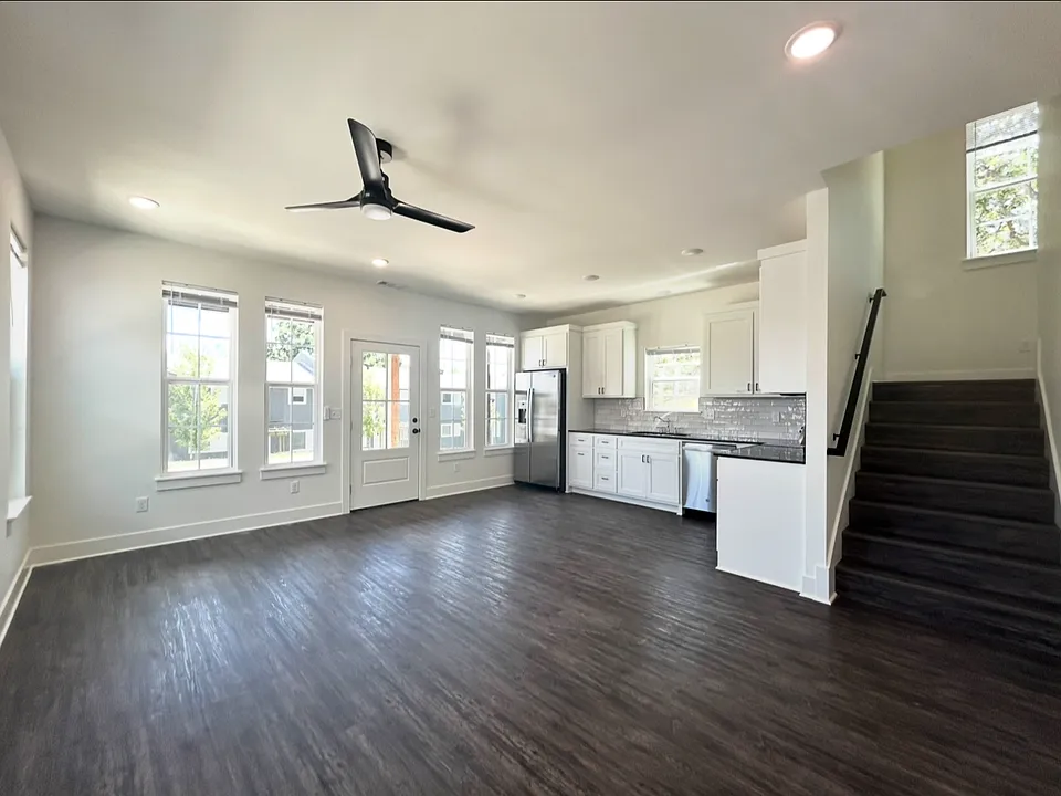 1960 W Stone St #1