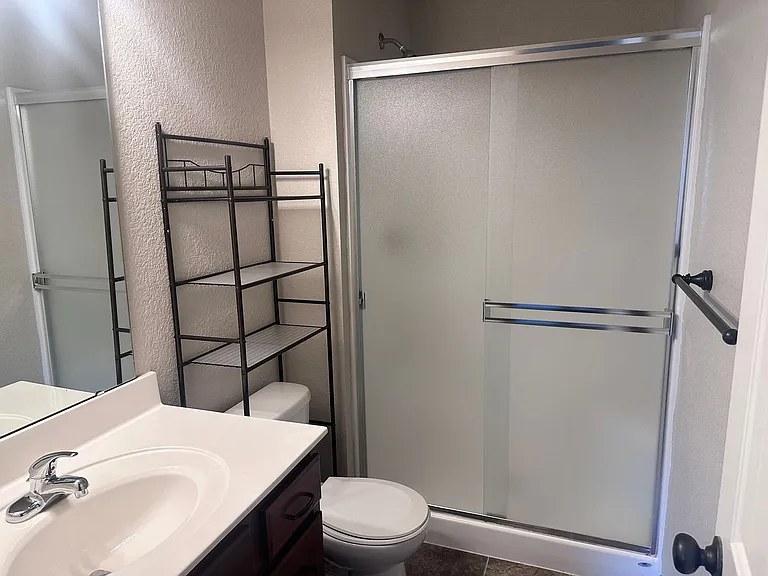 108 SE Rose Garden Ln — Photo 10