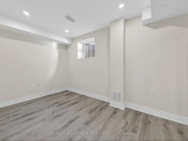 20 Ivy Green Cres — Photo 12