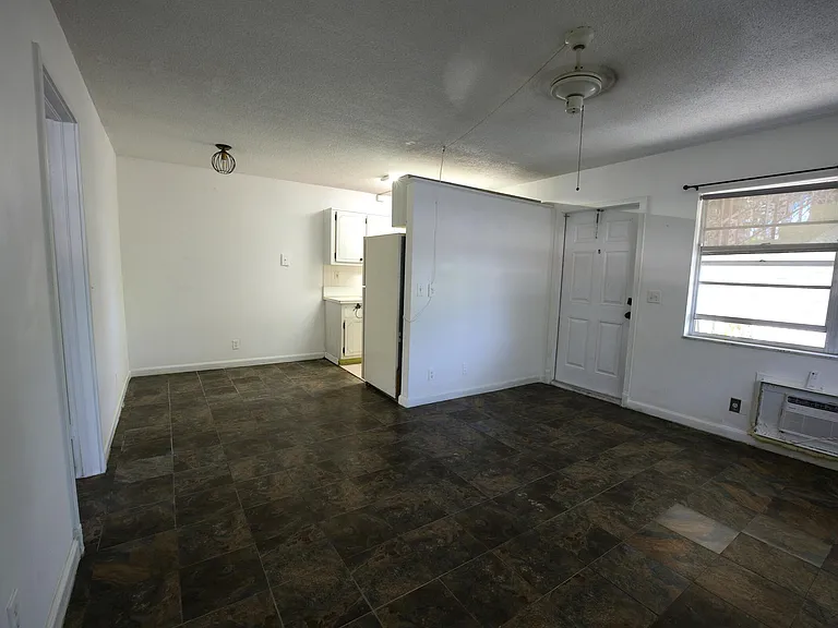 220 Lucerne Ave #1 — Photo 6