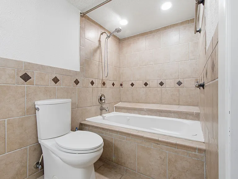 2813 Countess Dr — Photo 18