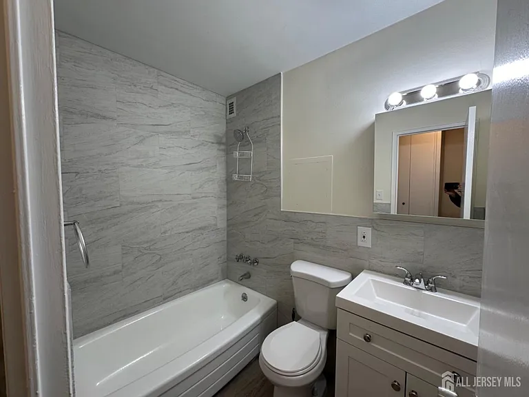 123 S Adelaide Ave #2L — Photo 18