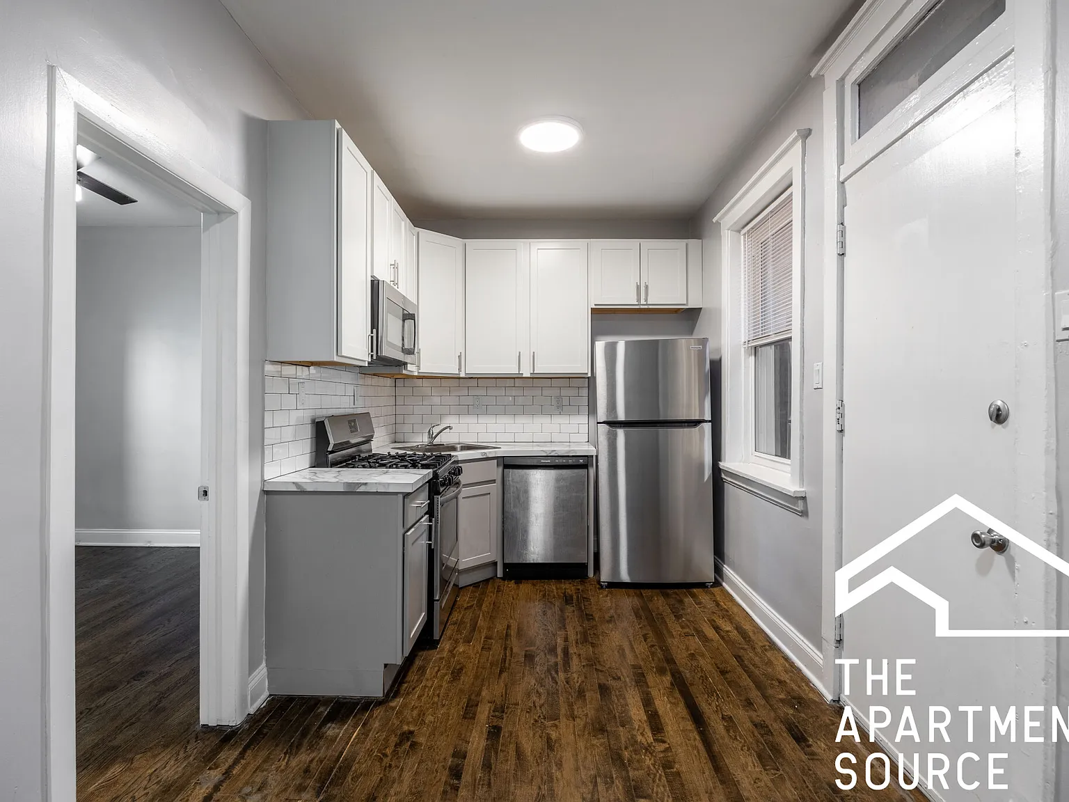 3 bed, 1300 sqft, $2,700 — Photo 3
