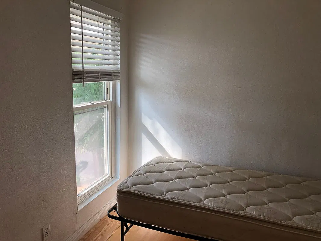 3 bed, 2.0 bath, 1414 sqft, $1,100 — Photo 3