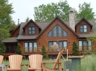 7235 Birdland Dr, Charlevoix, MI 49720