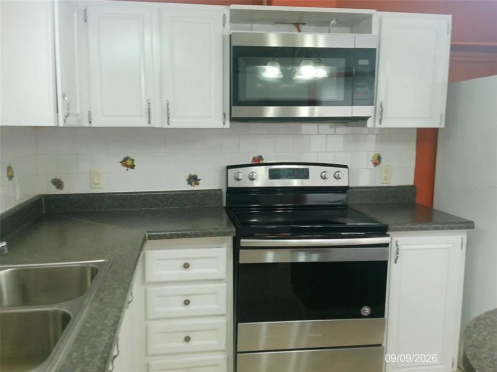 3 bed, 2.0 bath, 1215 sqft, $1,600 — Photo 2