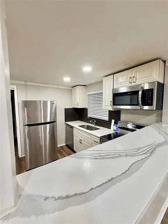 3 bed, 1.0 bath, 1040 sqft, $1,550 — Photo 4